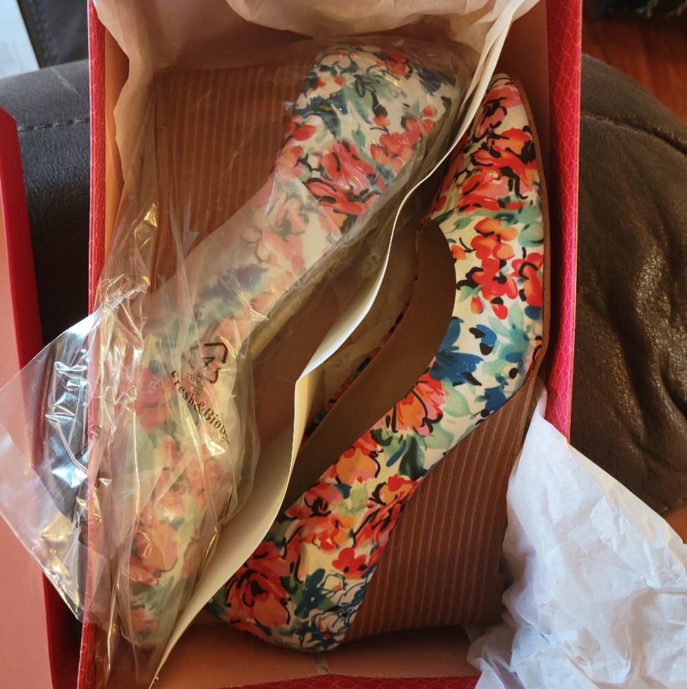 Kelly and Katie floral wedge 9.5 - Picture 4 of 7